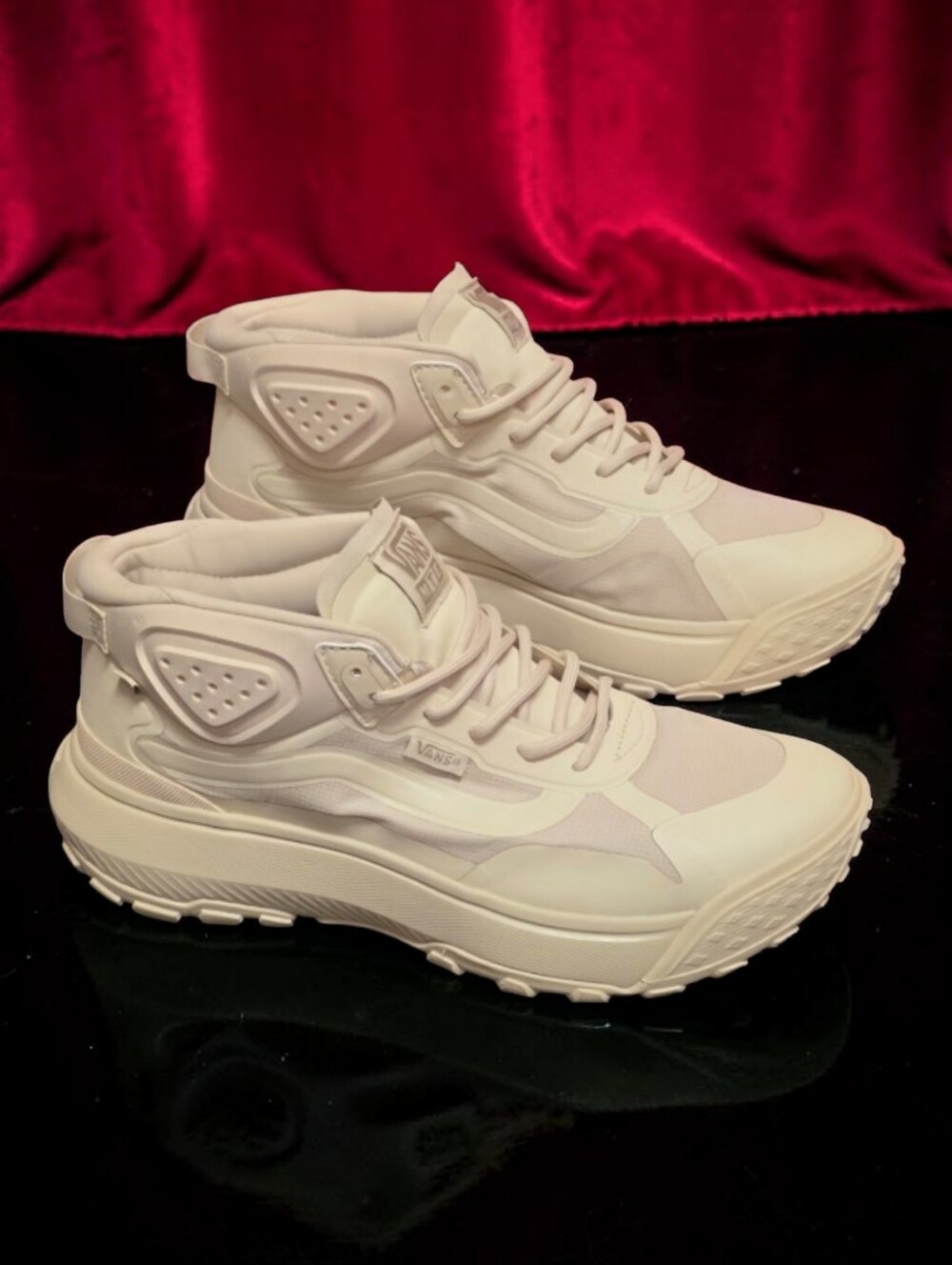 Vans MTE Crosspath Mid Cream Men’s 8.5 / Women’s 10 New